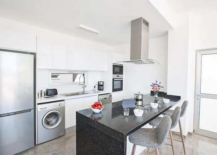 Vila Olive Loux,brand New, Exquisite 5bdr With Pool