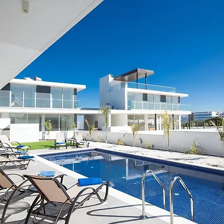Neve Aq Ol14 Villa
