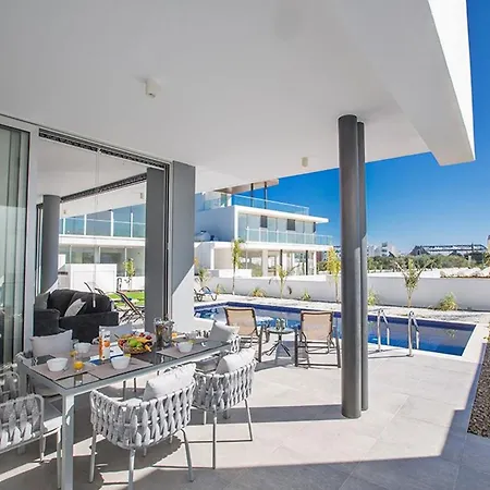 Olive Loux,brand New, Exquisite 5bdr With Pool Vilă