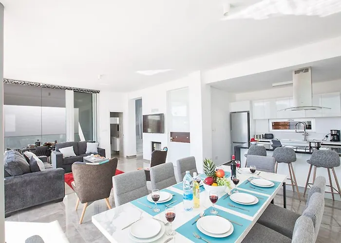 Vilă Olive Loux,brand New, Exquisite 5bdr With Pool *