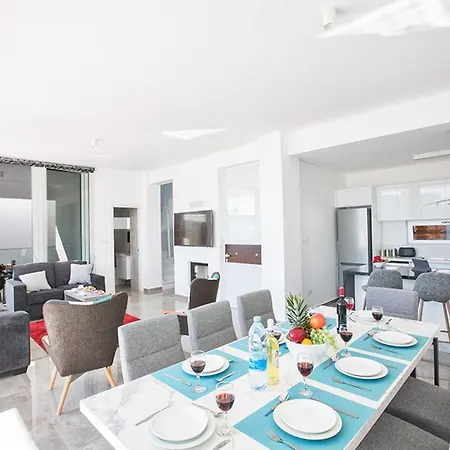 Villa Olive Loux,brand New, Exquisite 5bdr With Pool *