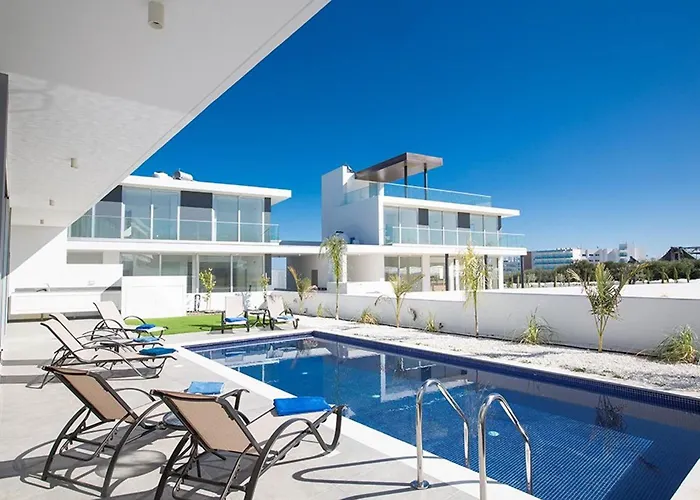 Olive Loux,brand New, Exquisite 5bdr With Pool