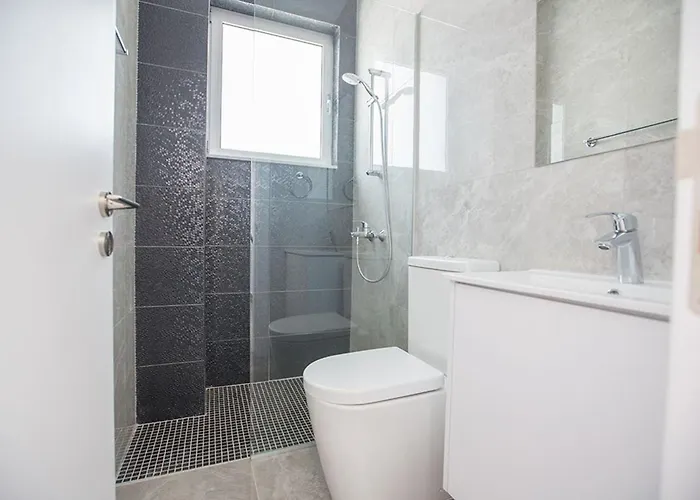 Olive Loux,brand New, Exquisite 5bdr With Pool * プロタラス