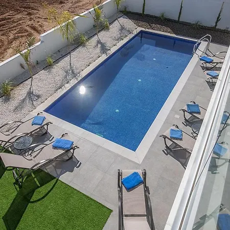 빌라 Olive Loux,brand New, Exquisite 5bdr With Pool 프로타라스