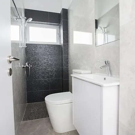 Olive Loux,brand New, Exquisite 5bdr With Pool * 프로타라스